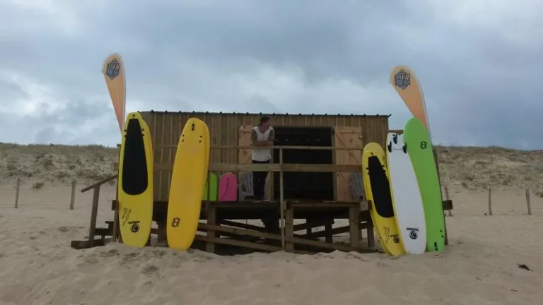 Photo de Ecole de surf Watu Surf School