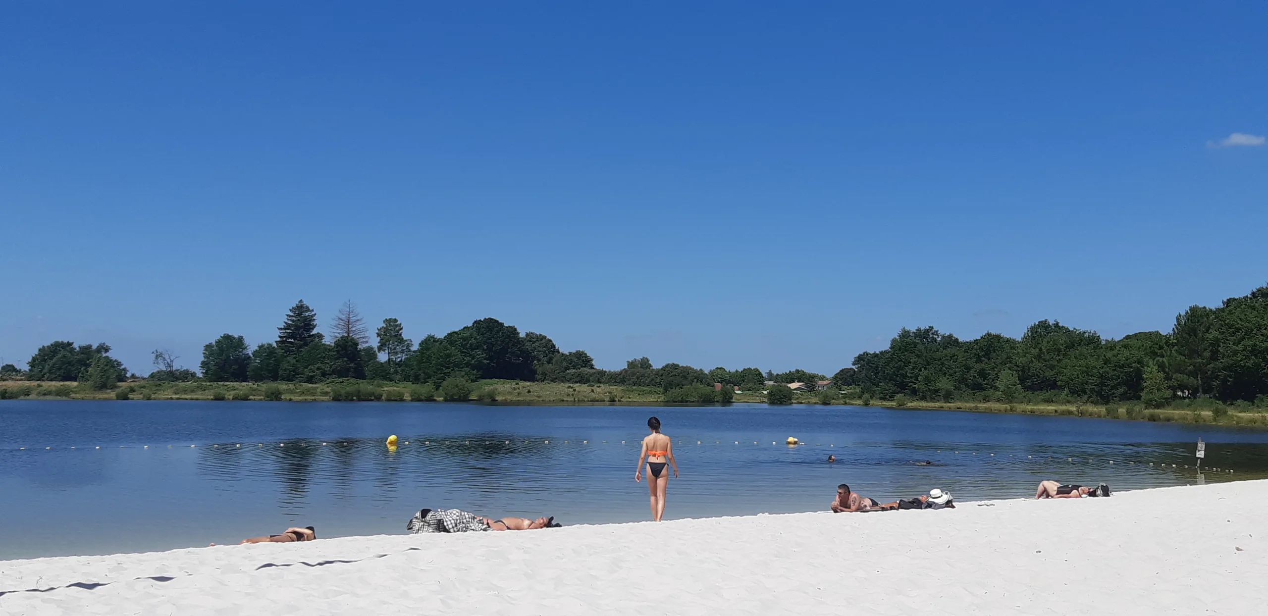 Plage de Peyre dans le village de Labouheyre