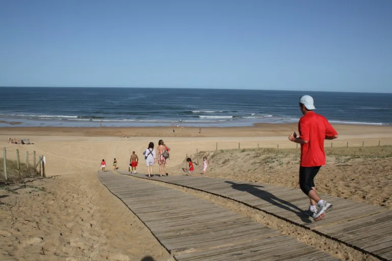 Photo de Plage des Chênes-Lièges