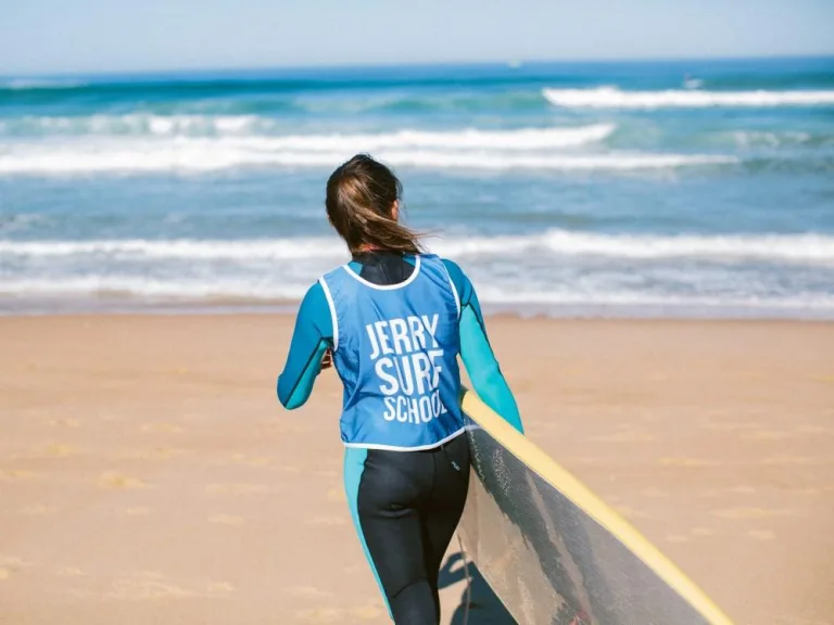 Photo de Ecole de surf Jerry Surf School