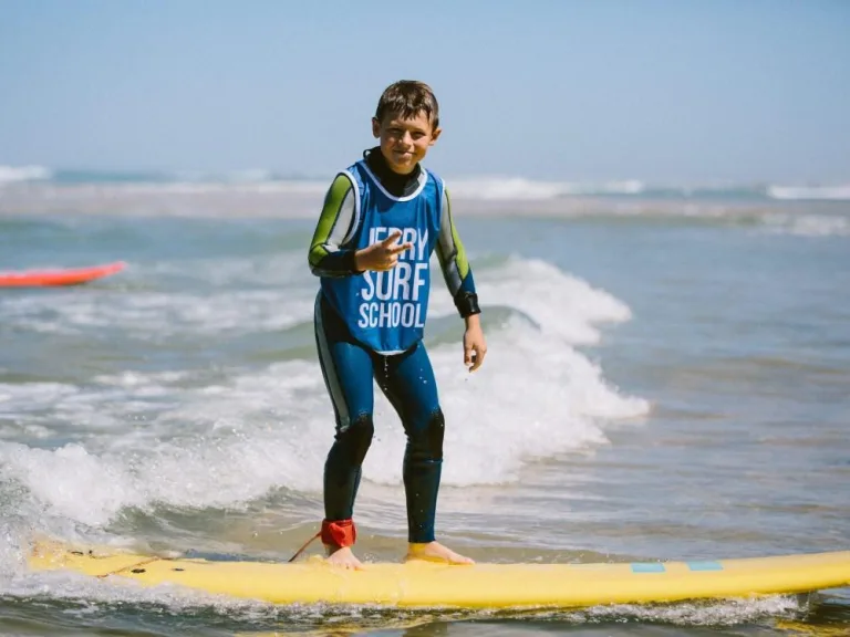 Photo de Ecole de surf Jerry Surf School