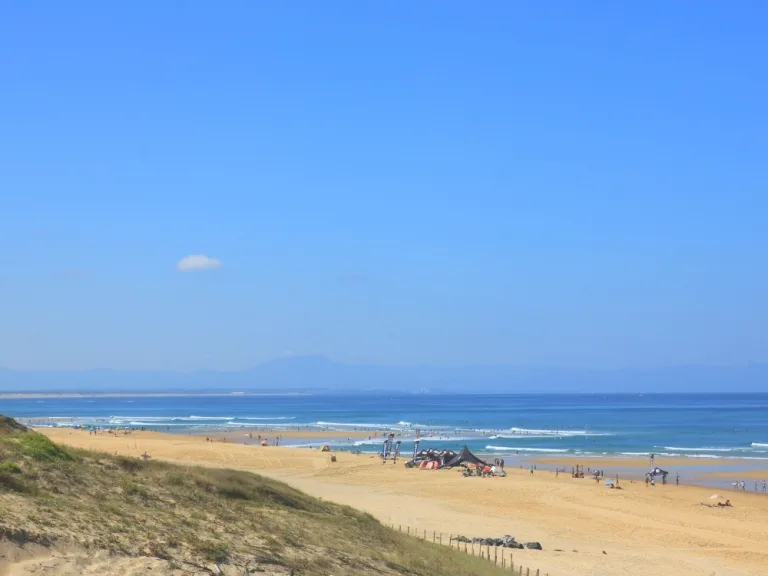 Photo de Plage des Bourdaines