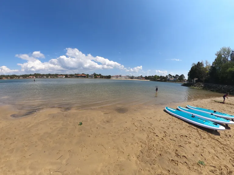 Photo de Plage des Chênes Lièges (Lac)