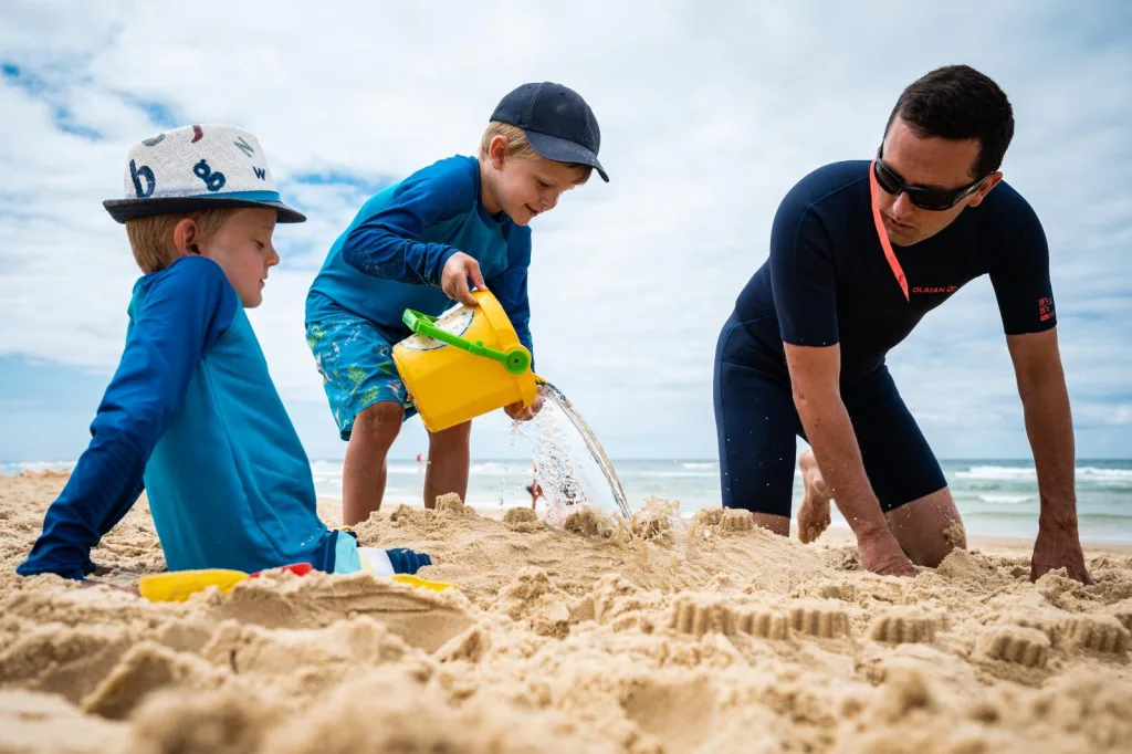 Trous de sable sur la plage : risques et dangers