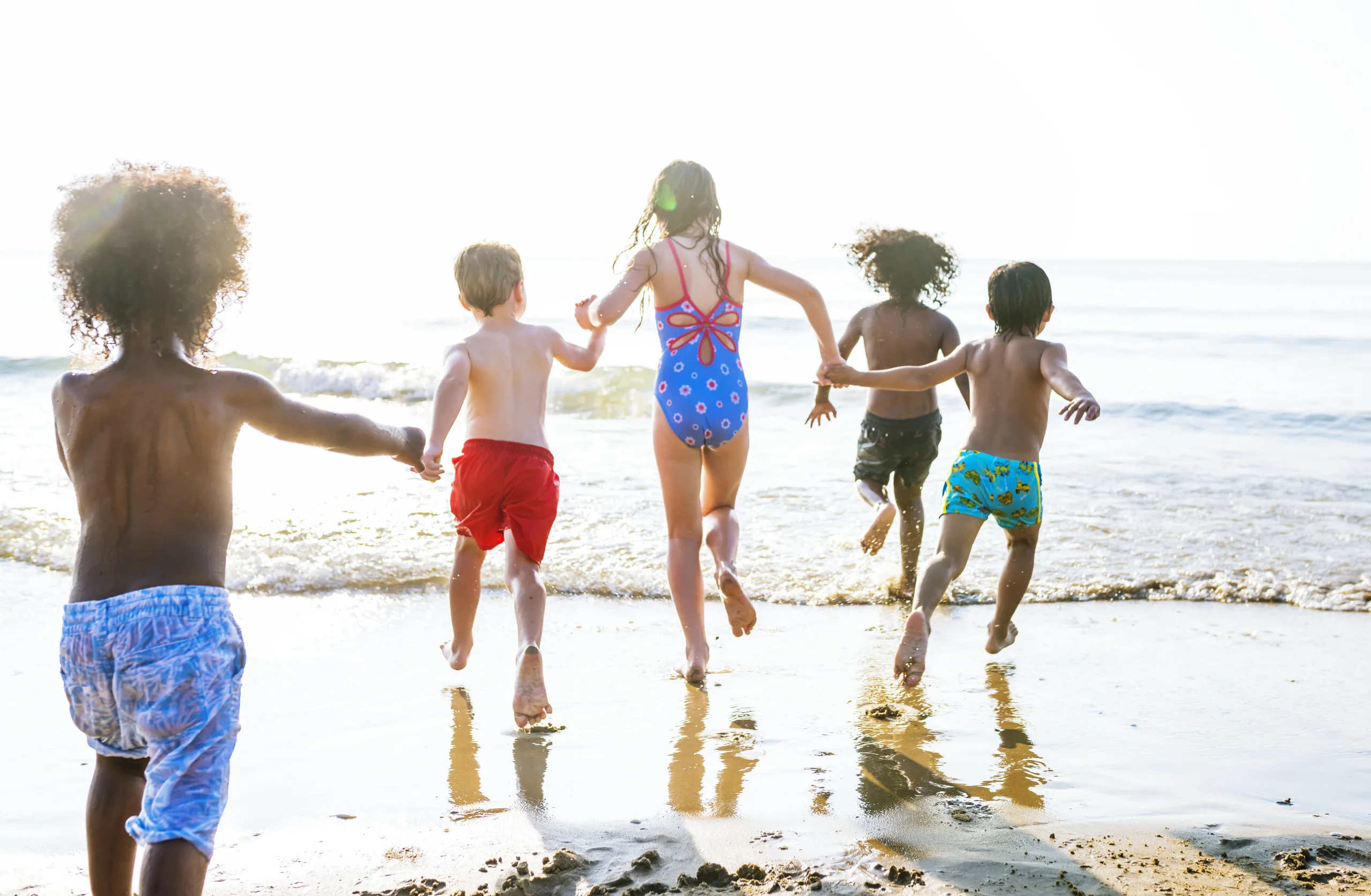 Enfants qui jouent sur les plages landaises