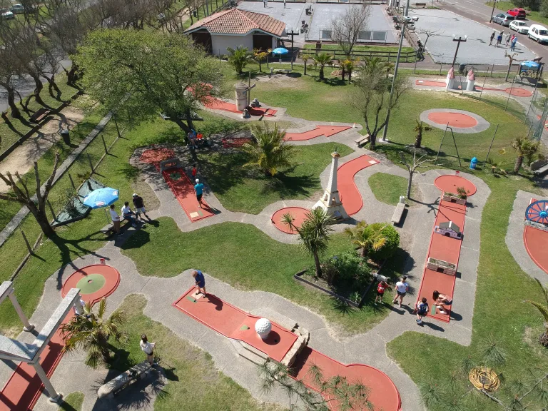 Photo de Octobre rose / Pink mini-golf day