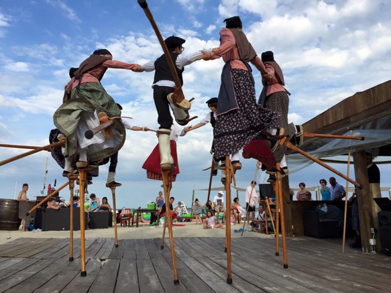 Photo de Spectacle des échassiers landais Lous Esquirous
