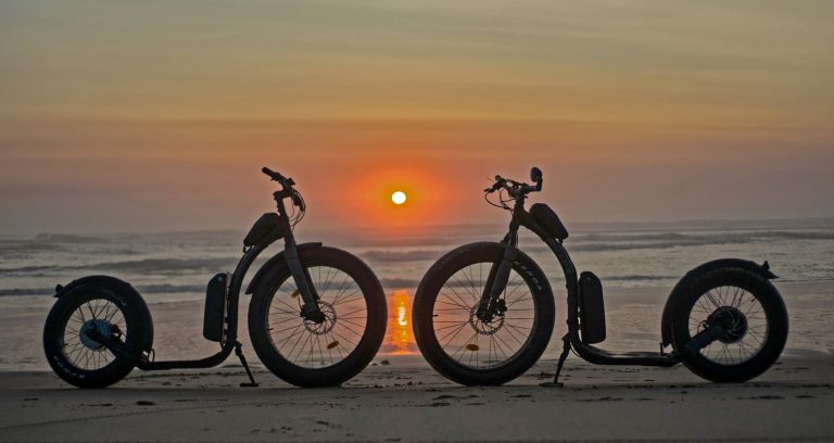 Photo de Balade sur la plage au coucher du soleil en Tchanquaroue