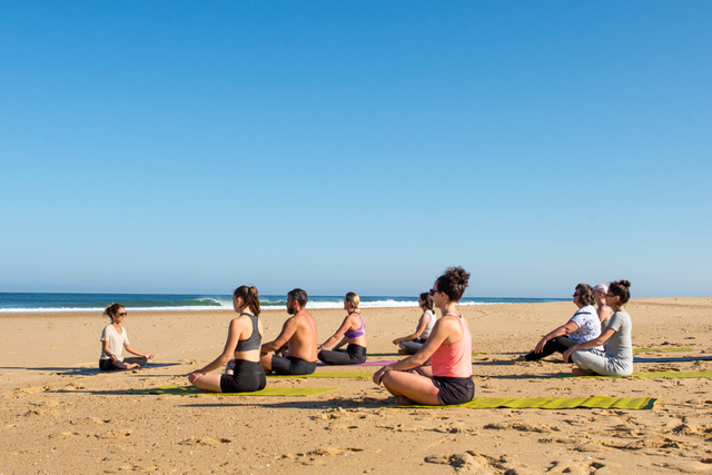 Photo de Beach Yoga
