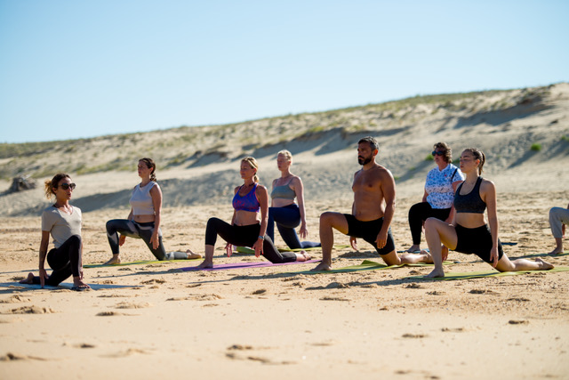 Photo de Beach Yoga