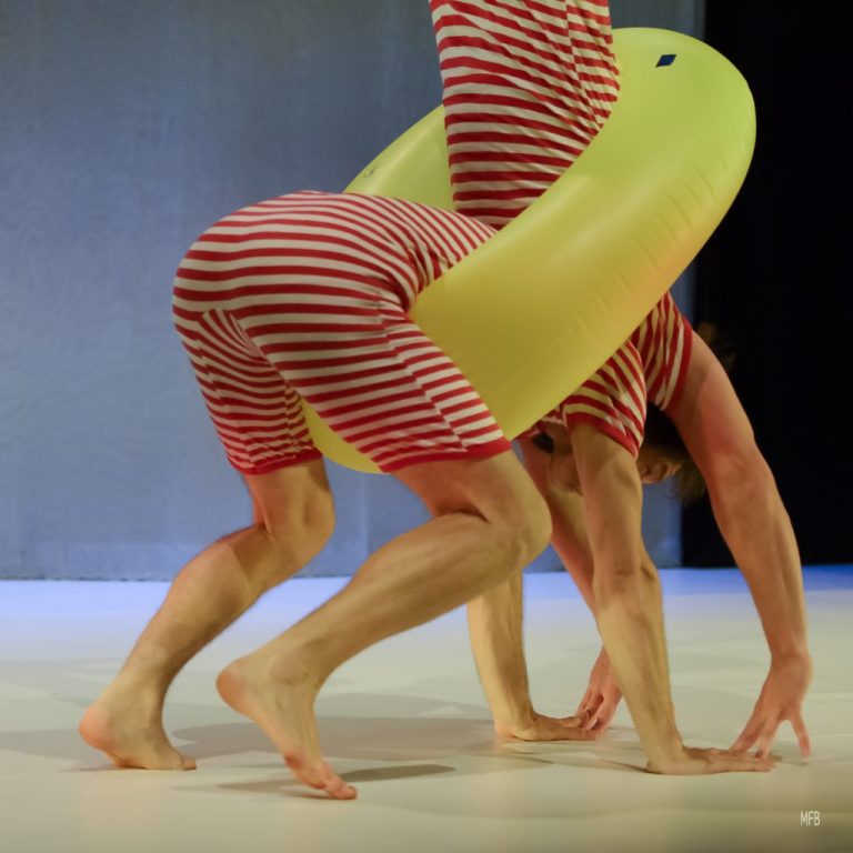 Photo de Saison culturelle 2025-2026 : « Waterplouf noyade interdite »- Cirque en scène