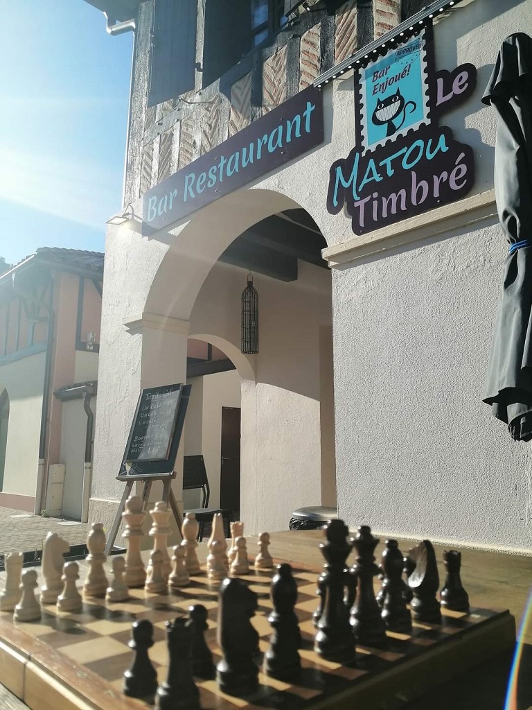 Photo de Apéro bulles au matou timbré
