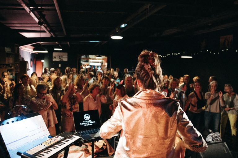 Photo de Circus  Friends, Songs & Beers