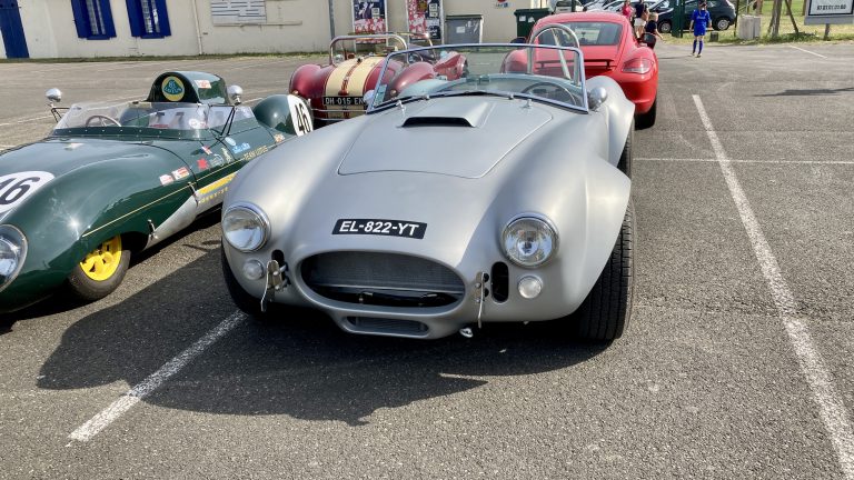 Photo de Rencontre de voitures et motos anciennes ou exceptionnelles