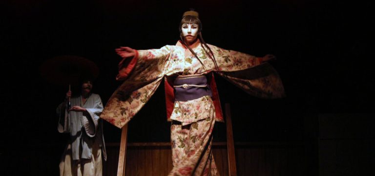Photo de Caché dans son buisson de lavande, Cyrano sentait bon la lessive