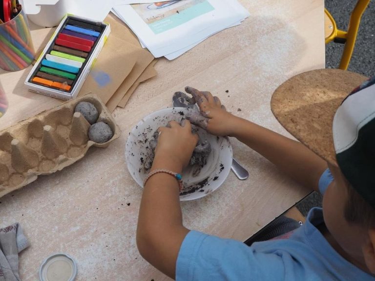 Photo de Atelier Compost et fabrication de bombes à graines