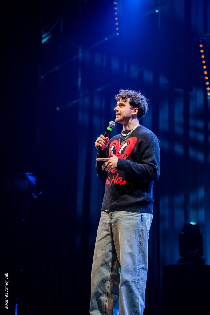 Photo de Soirée stand-up avec l’Adishatz Comedy Club
