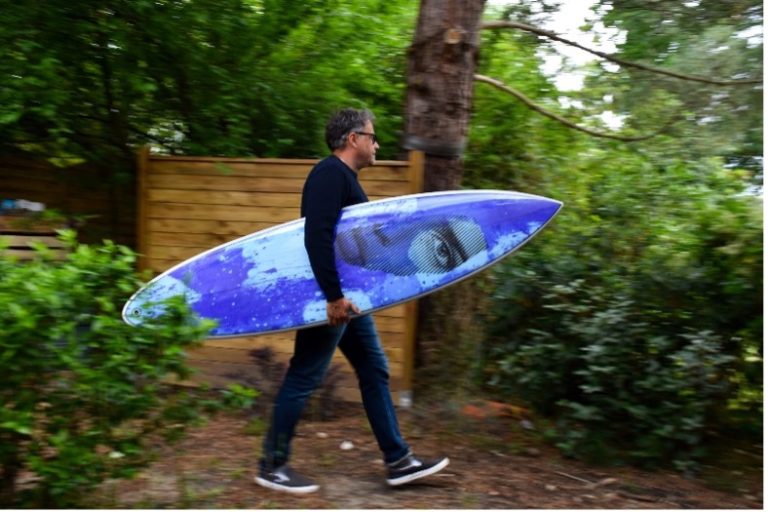 Photo de Atelier “Custom SurfArt” by Peïo Artist, le “peintre des surfeurs” 1