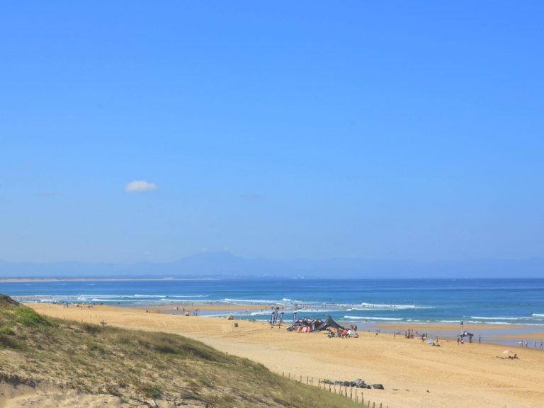 Photo de Plage des Bourdaines